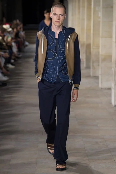 Look 29